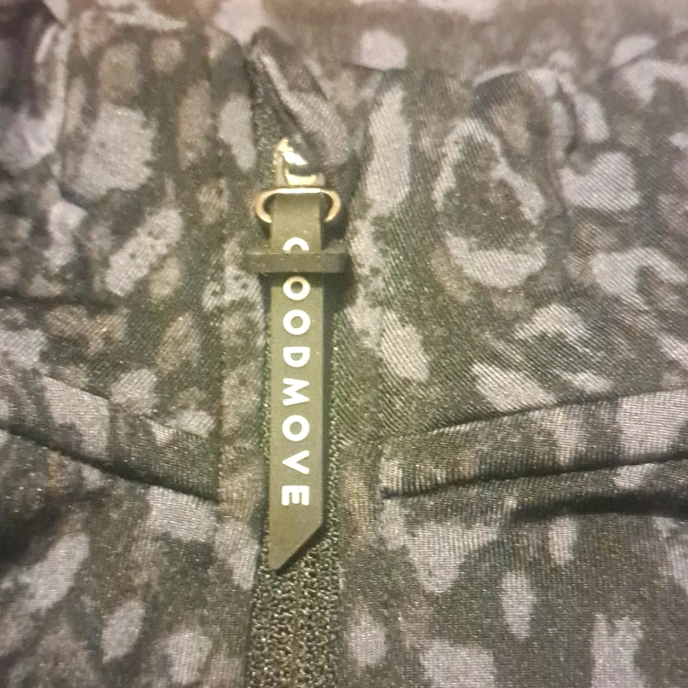 M&S GOODMOVE TOP.   SIZE 8 - Picture 7 of 15